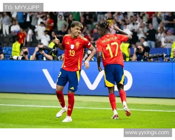 西班牙足球明星的奢华生活揭秘与训练日常全记录